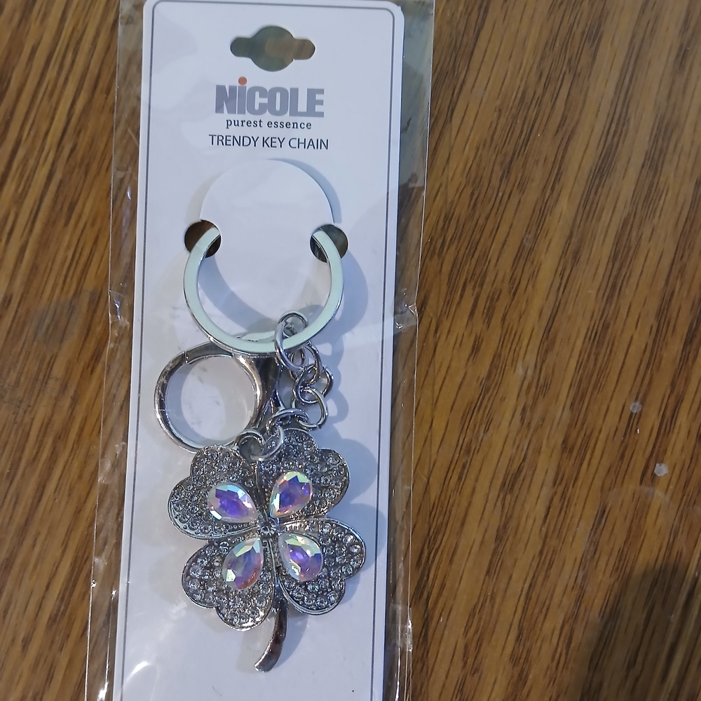 Nicole Silver Clover Keychain